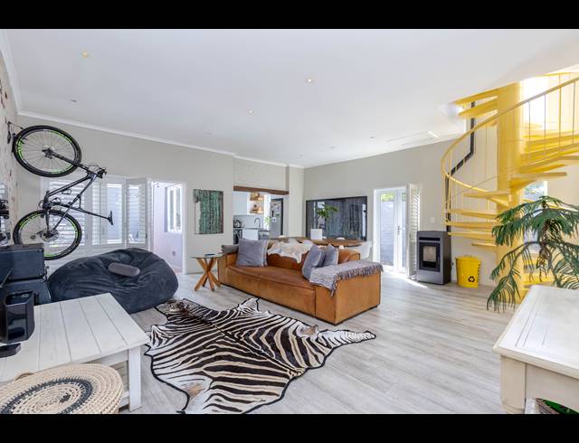3 BEDROOM TOWNHOUSE TO LET IN GARDENS